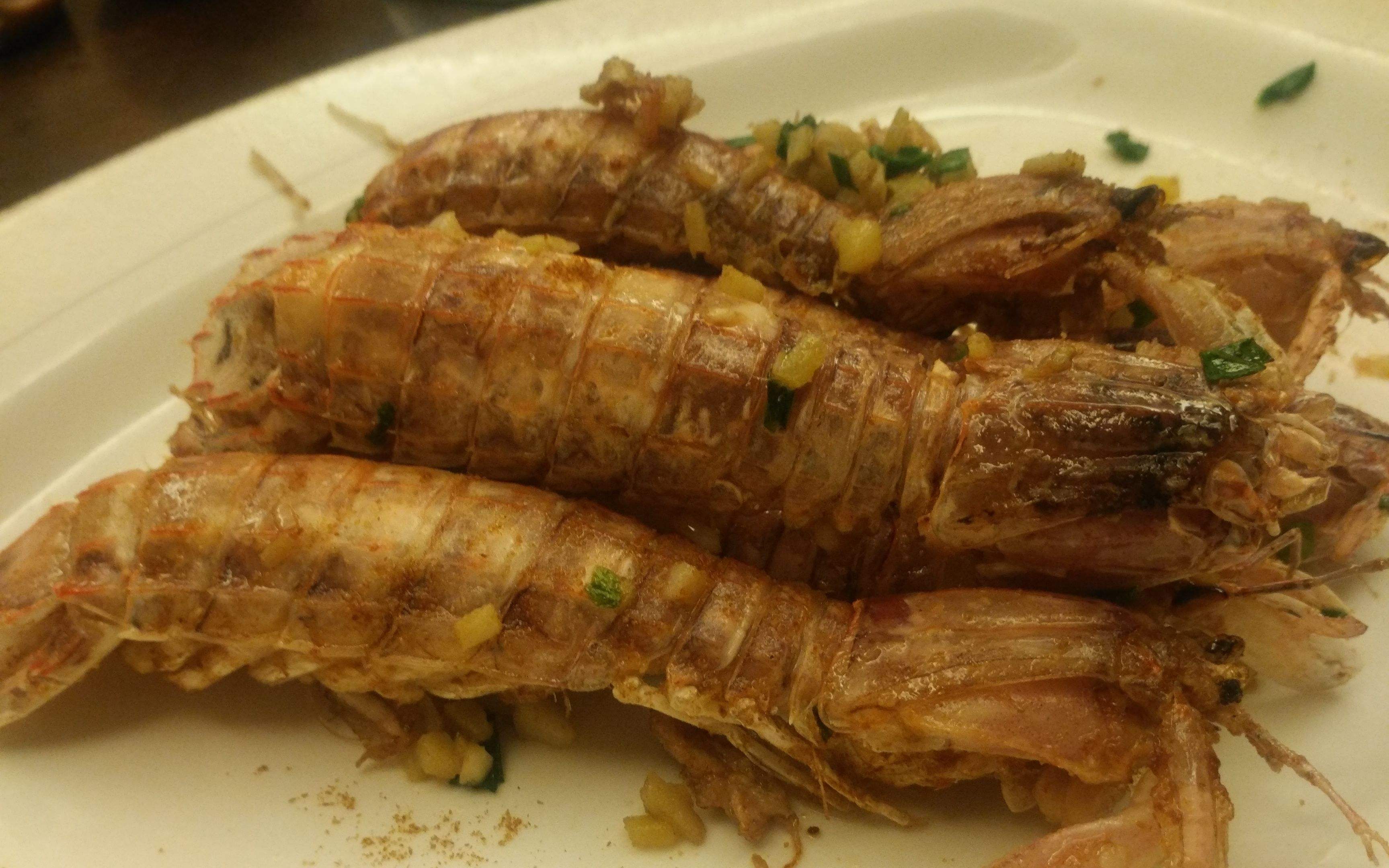 好吃的皮皮虾真的是难得吃上一口,皮皮虾这样做又鲜又嫩太好吃了