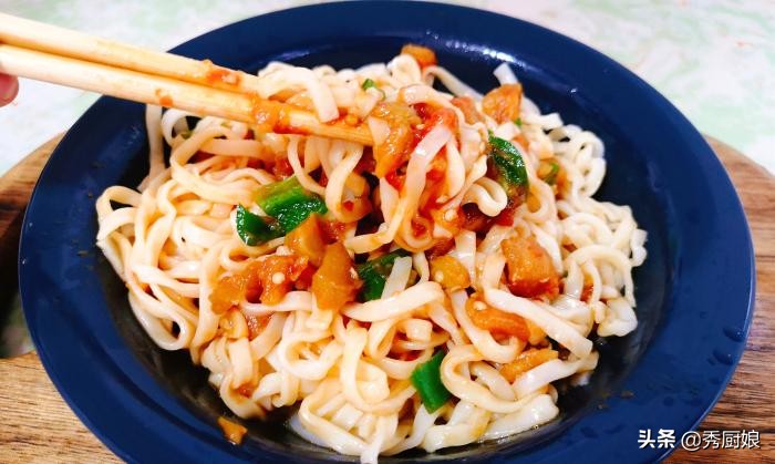 宅在家里饿不着，教你7种懒人面条做法，简单又好吃，一周不重样