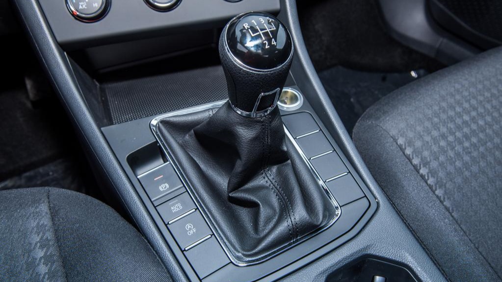 2020款新宝来手动时尚价格表,新宝来1.5自动时尚版落地价