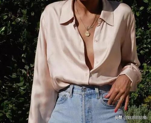 皮肤黑黄适合穿抹茶色吗,皮肤黄穿奶油黄好看吗