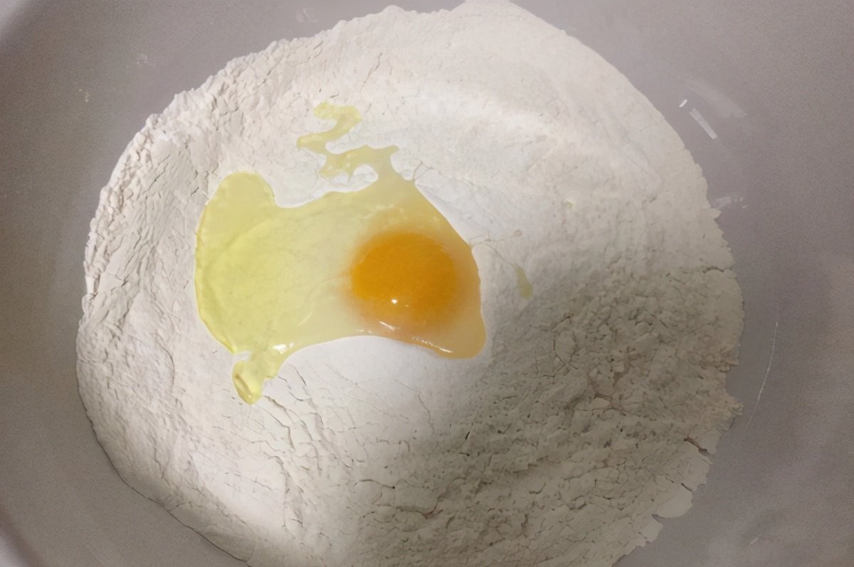 手擀面为啥一煮就折了,手擀面一煮就糊是怎么回事