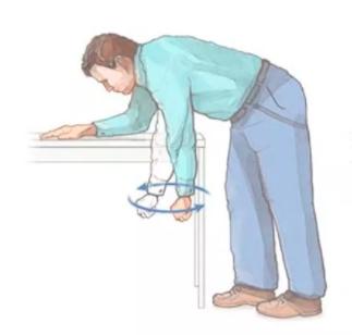 一个动作每天练习可缓解肩周炎,肩周炎肩膀酸疼的手法视频教程