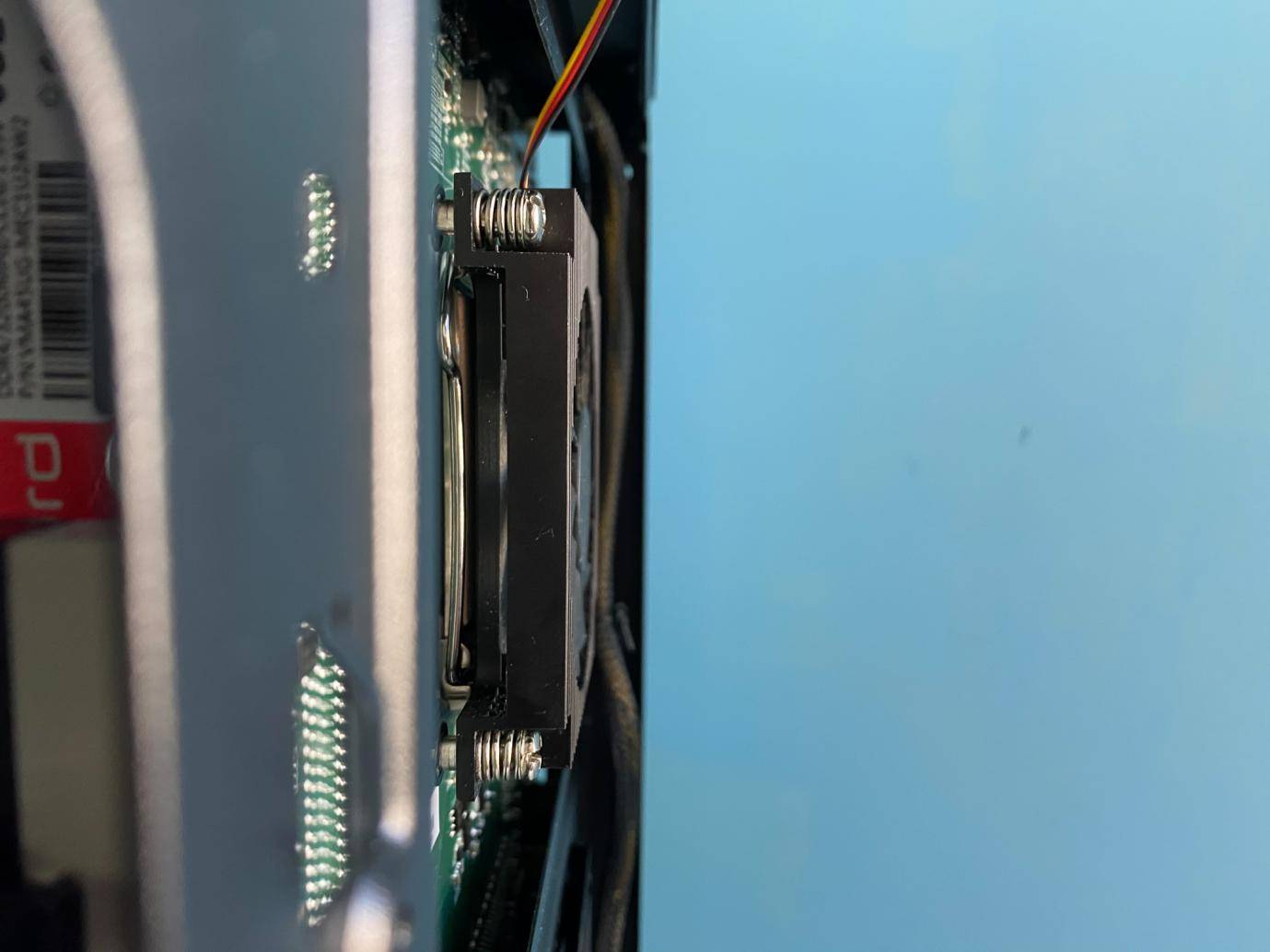 电脑系统是装在主板还是cpu上,电脑换了cpu和主板要重新装系统吗