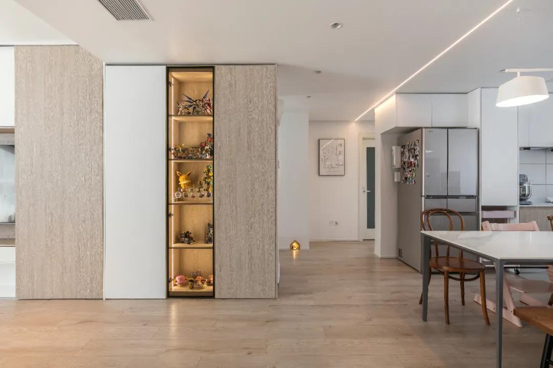 100平现代简约阳台装修风格,125平带阳台简约温馨装修风格