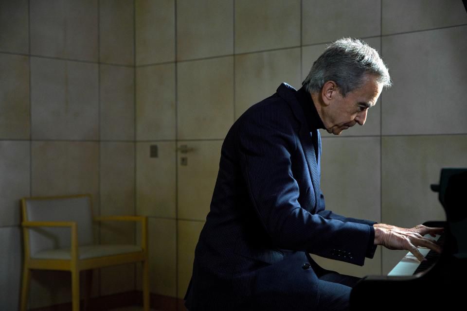 当一个「掠食者」成为世界上最富有的人,会遭遇什么?