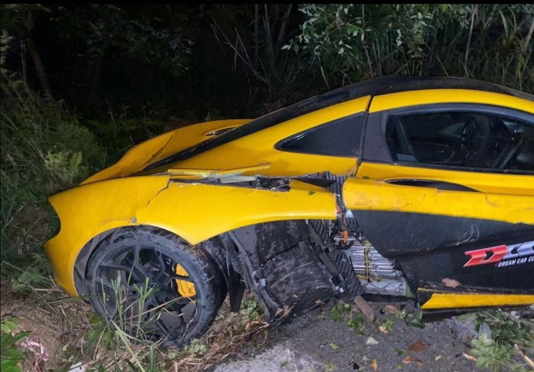 迈凯伦p1车祸,迈凯伦p1撞车修好了