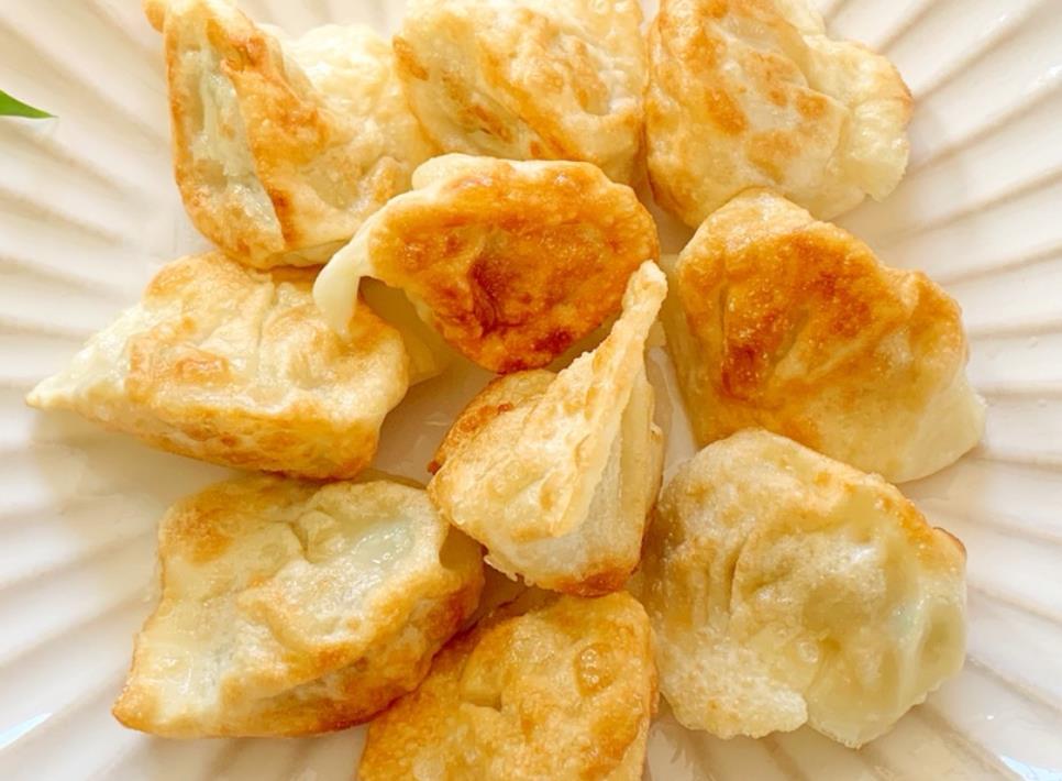 煎水饺粘锅,煎水饺怎么煎不会滑油