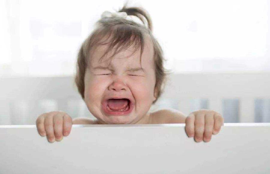 宝宝夜间容易哭闹的常见原因分析,宝宝夜里爱哭闹的原因和解决方法