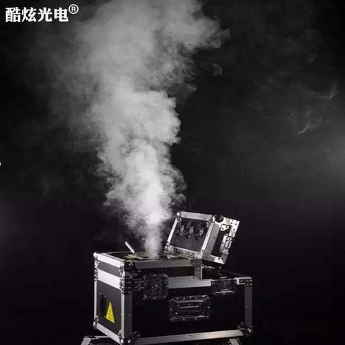 俄网红庆生往浴池倒干冰,俄罗斯网红液氮庆生