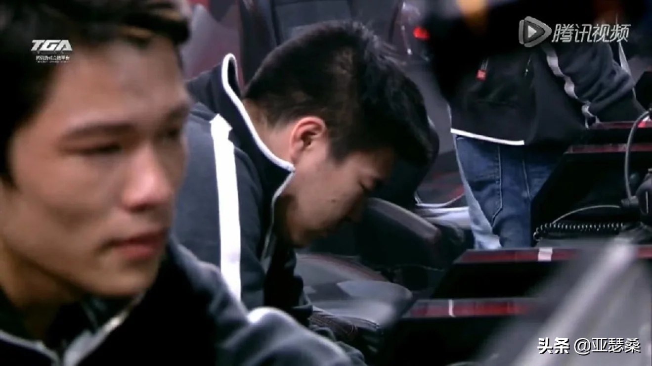 韦神godv中单泰坦装备,韦神godv天赋