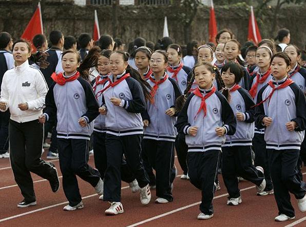 体育老师公认的“省力”跑步办法,学会以后,轻松通过体育考试