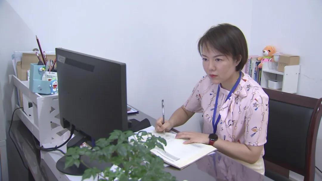 林静优雅仪态训练,林静眼部护理