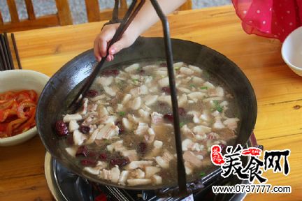 妩媚与坚强——桃江吊锅子