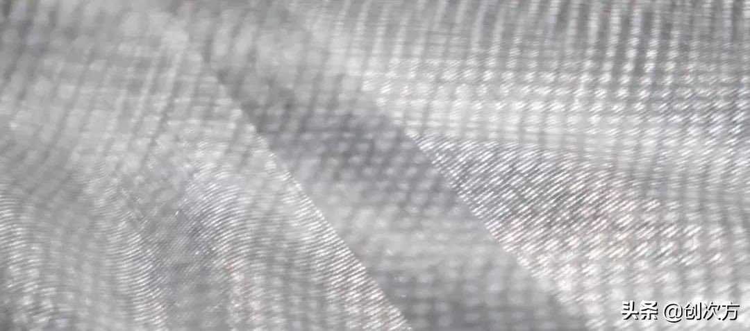 下雨可以穿漂亮的雨衣,下雨雨衣怎么穿不遮路