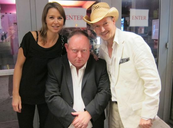 《人体蜈蚣系列》：从全彩到黑白默片重口味背后的荒诞剧情