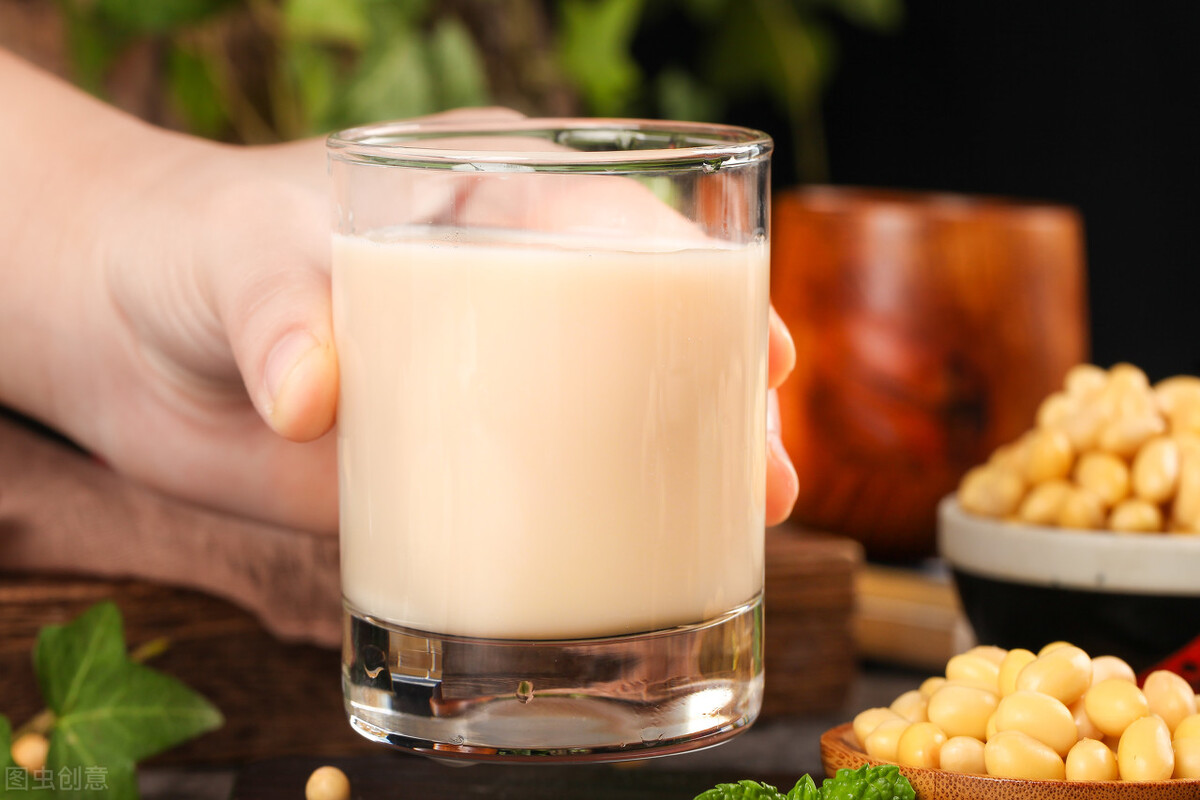 白领辞职摆摊卖蛋堡,白领辞职卖盒饭