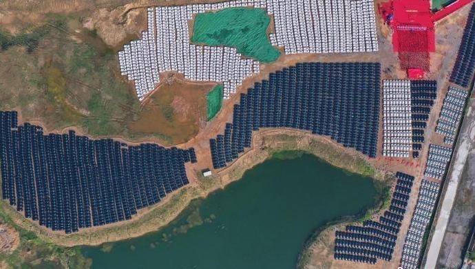 奖励员工16辆宝马,奖励员工70辆奔驰车的视频