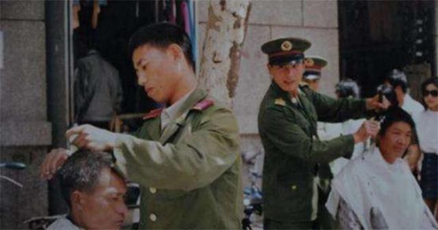 “兵王”王忠心:妻子“笑话”只长胡子不长职位,退役后过得如何