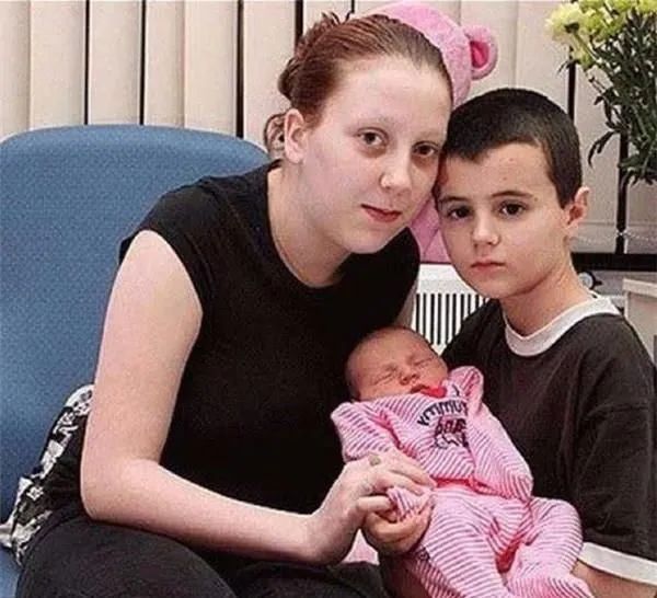 13岁男孩喜当爸现状,13岁男孩当爸现在怎么样