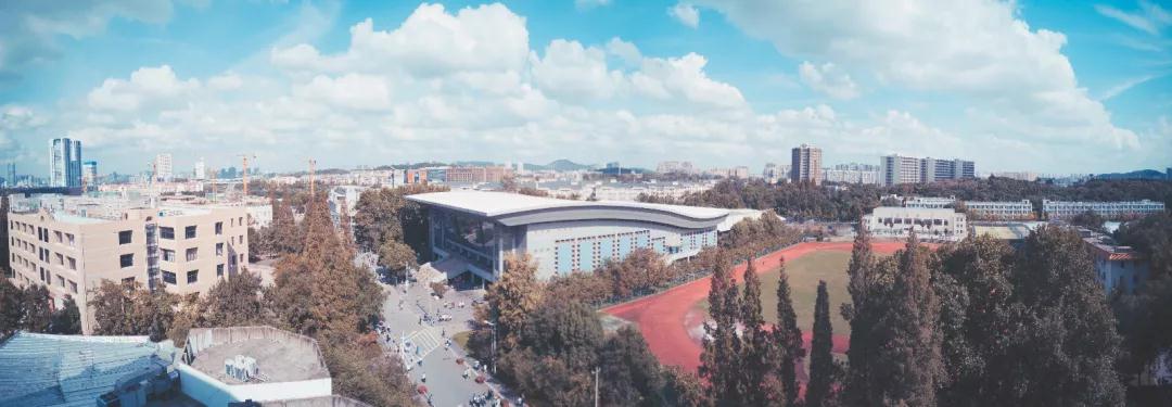 坐拥大学宿舍豪华六人间,南京小龙虾大学