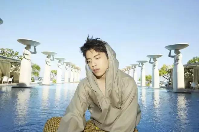 王大陆不笑的照片,王大陆帅不帅