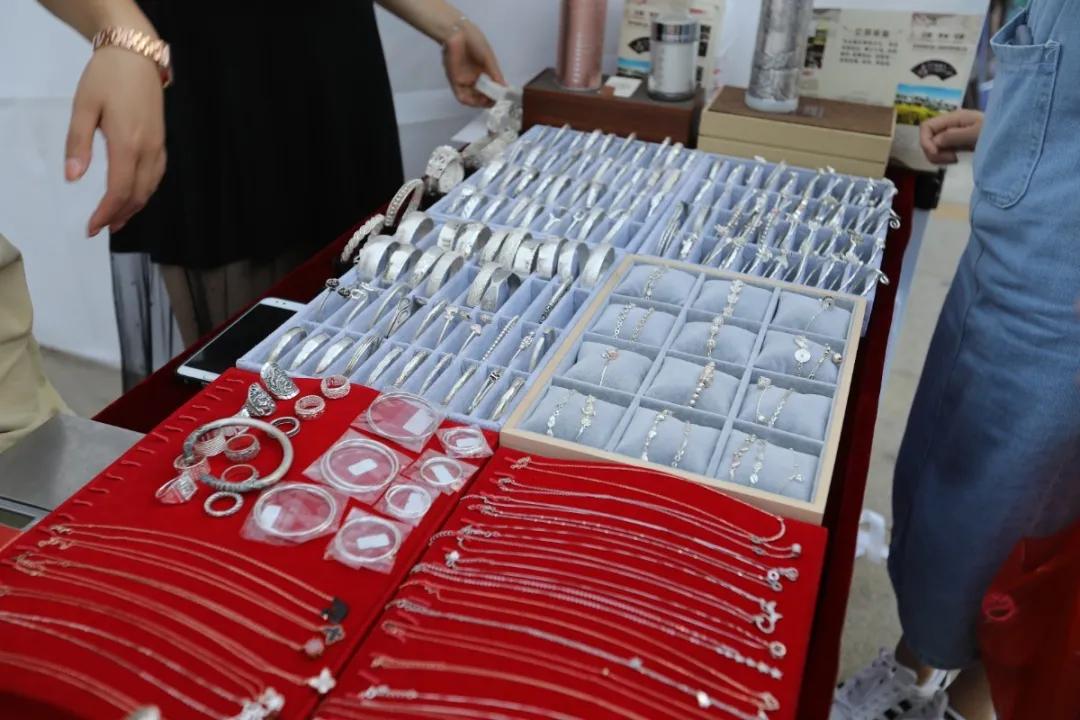 贵阳潮人为何扎推前往这里吃喝玩乐购？速戳