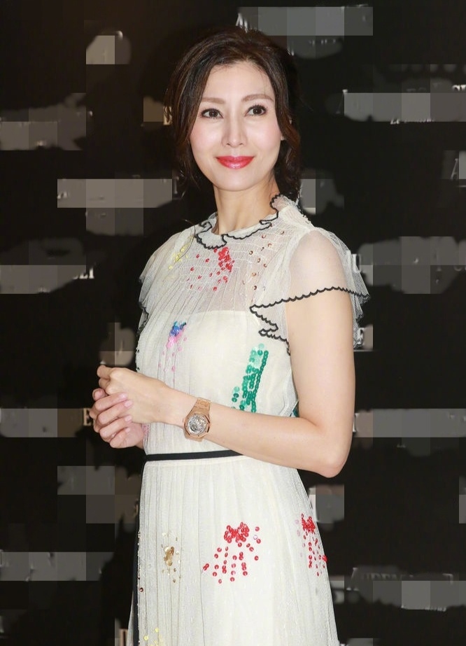 李嘉欣穿白色裤子漂亮极了,李嘉欣港风穿着