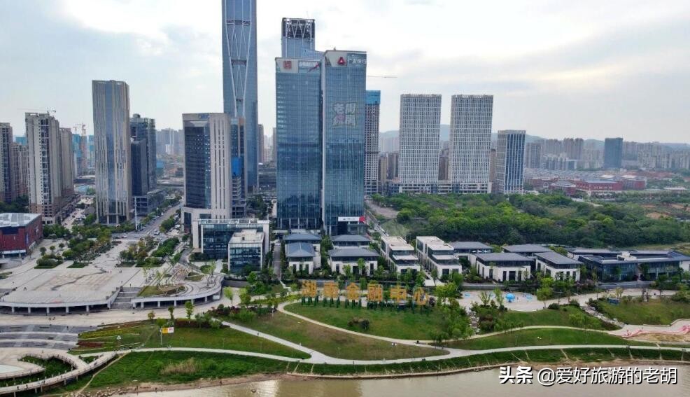 长沙二环这里均价3.5万一平，被誉为长沙陆家嘴，周围5大景点