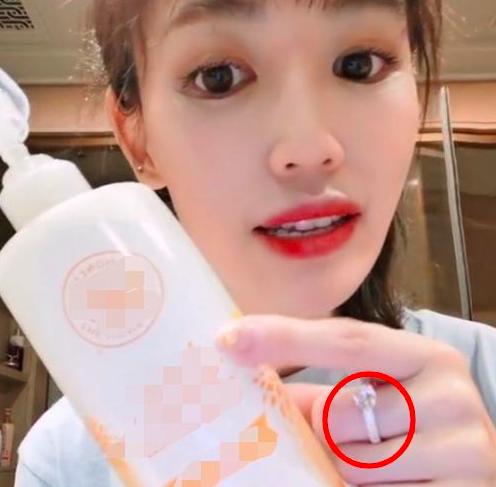 王宝强前脚到前妻家接娃,女友后脚夜会四男,冯清会是马蓉第二吗