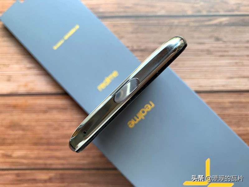 千元性价比高的手机realmeq2,超值千元机推荐