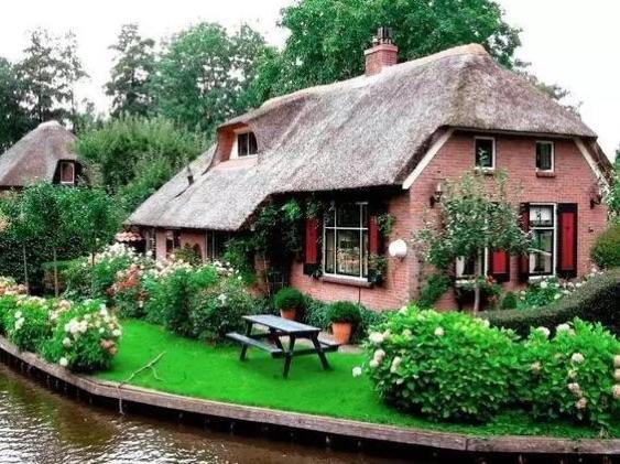 荷兰美丽而神秘的羊角村,羊角村荷兰最受欢迎小镇