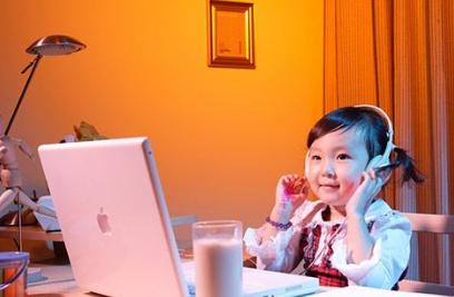 宝宝经常玩手机会斜视嘛,宝宝经常玩手机会近视么