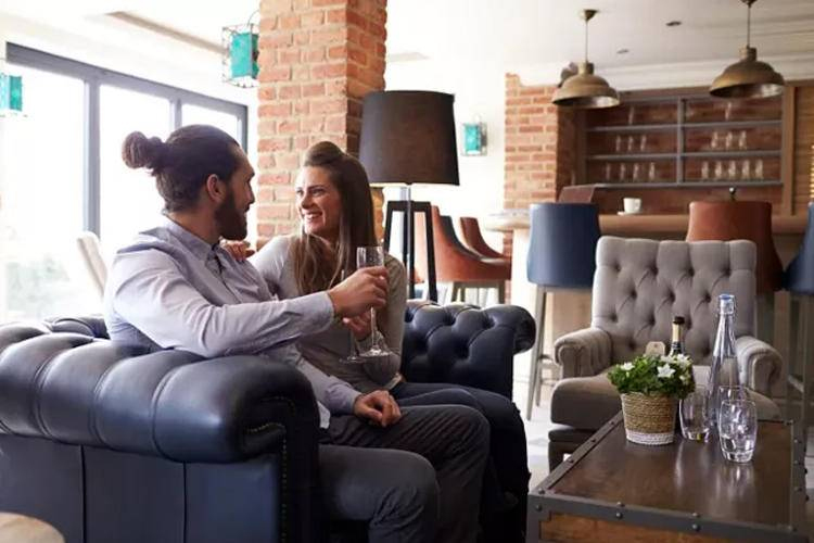 客厅沙发真皮好还是布艺好,如何挑选客厅皮沙发