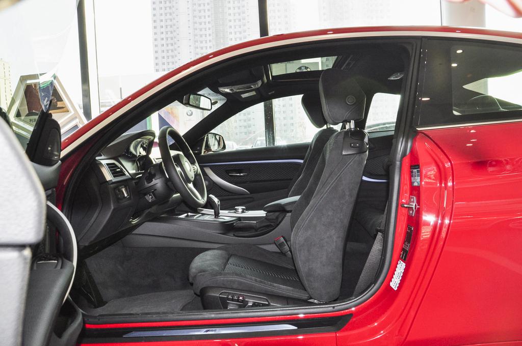 宝马最新款跑车了解一下,宝马最新双门轿跑车