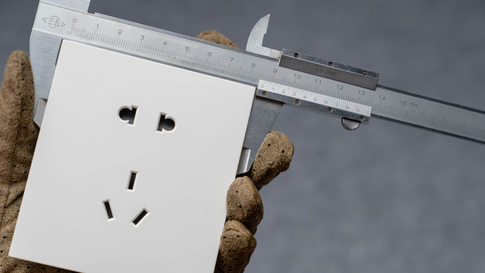 装修开关插座选择哪个品牌好,开关插座公认的哪个好