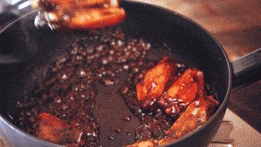 油烟机顽固油污渍怎么清除,油烟机重度油污清洗小妙招