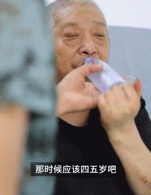 多男子手持长刀长棍打人后续,男子持刀被铁棍打