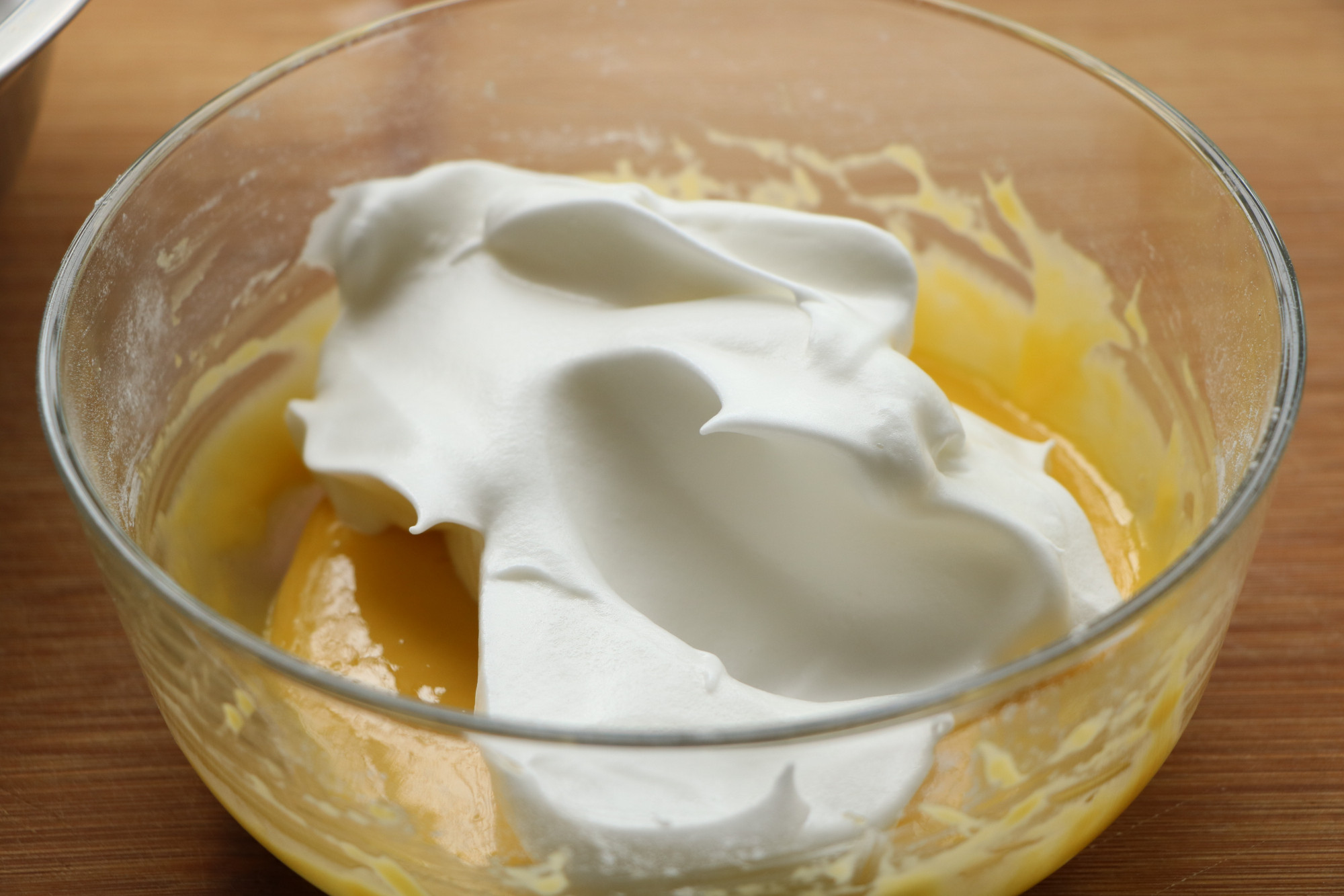 鸡蛋面粉这样做太好吃了，不用烤箱平底锅就搞定，无油无水超解馋