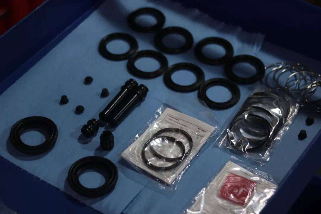 怪兽修车:翻新“残损不堪”的二手霸道LC150,满血复活变新车