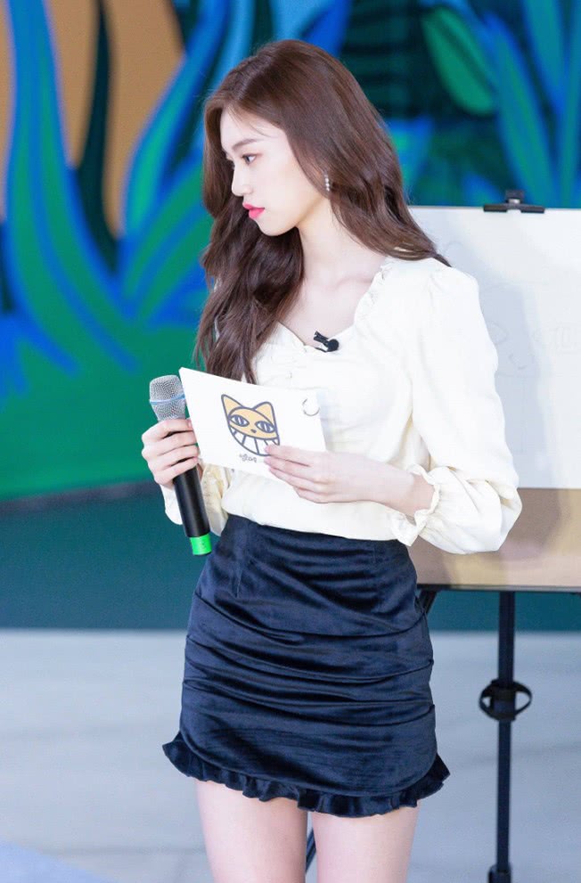 当下最流行的微胖a字裙,a字裙看腰围还是臀围