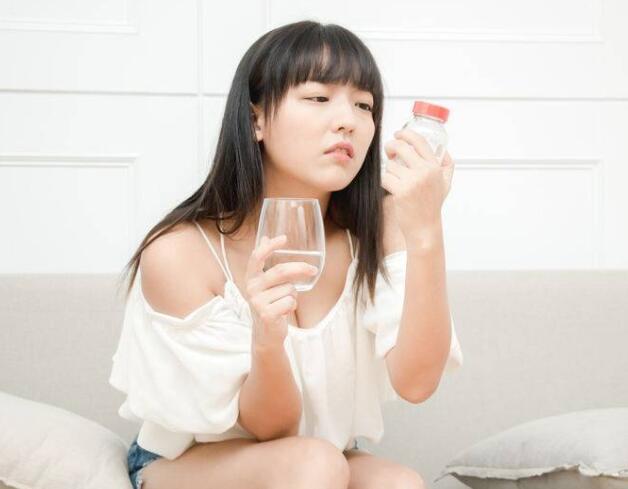 女性非经期出血的几个原因,非经期出少量血是为什么