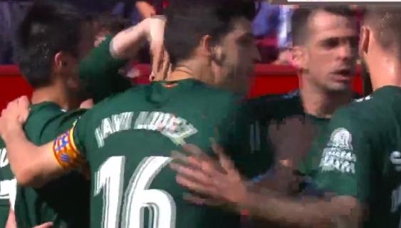 武磊单刀立柱横梁错失进球,武磊失误停球完整版