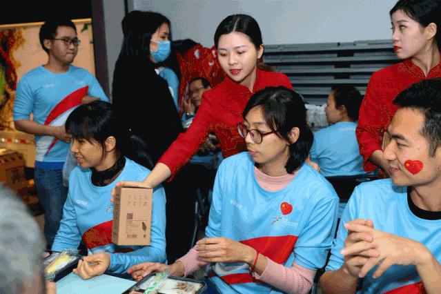 冬日里的温暖传递,冬日的温暖和幸福在彼此间传递