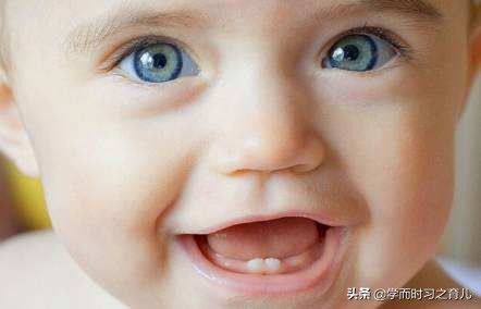 宝宝几月开始长牙为正常呢,宝宝开始长牙的时候会有什么表现