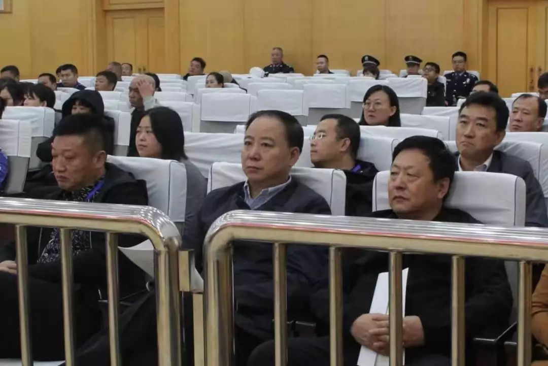 【扫黑除恶】关注！张家口市检察院提起公诉的冯海军等31人涉黑案今日开庭审理