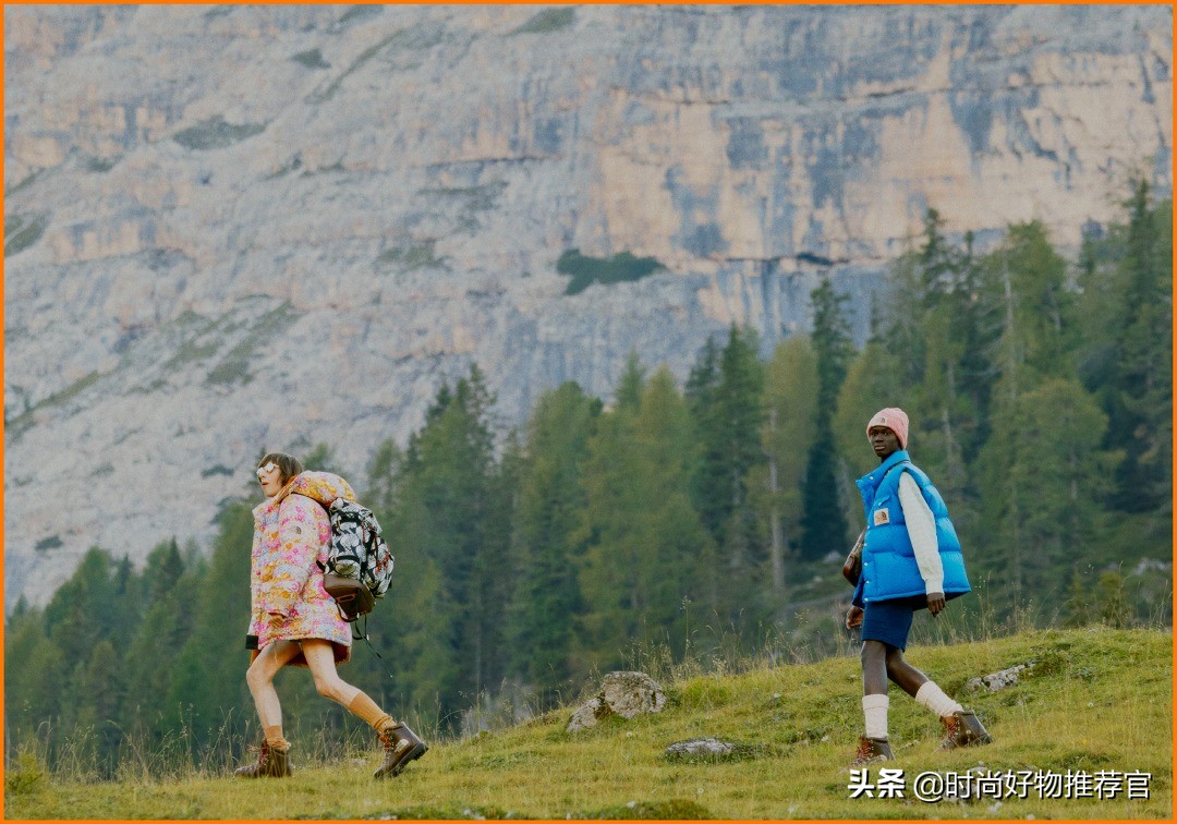 阿迪和gucci联名款包包复古风图片,gucci新包logo会有贴膜