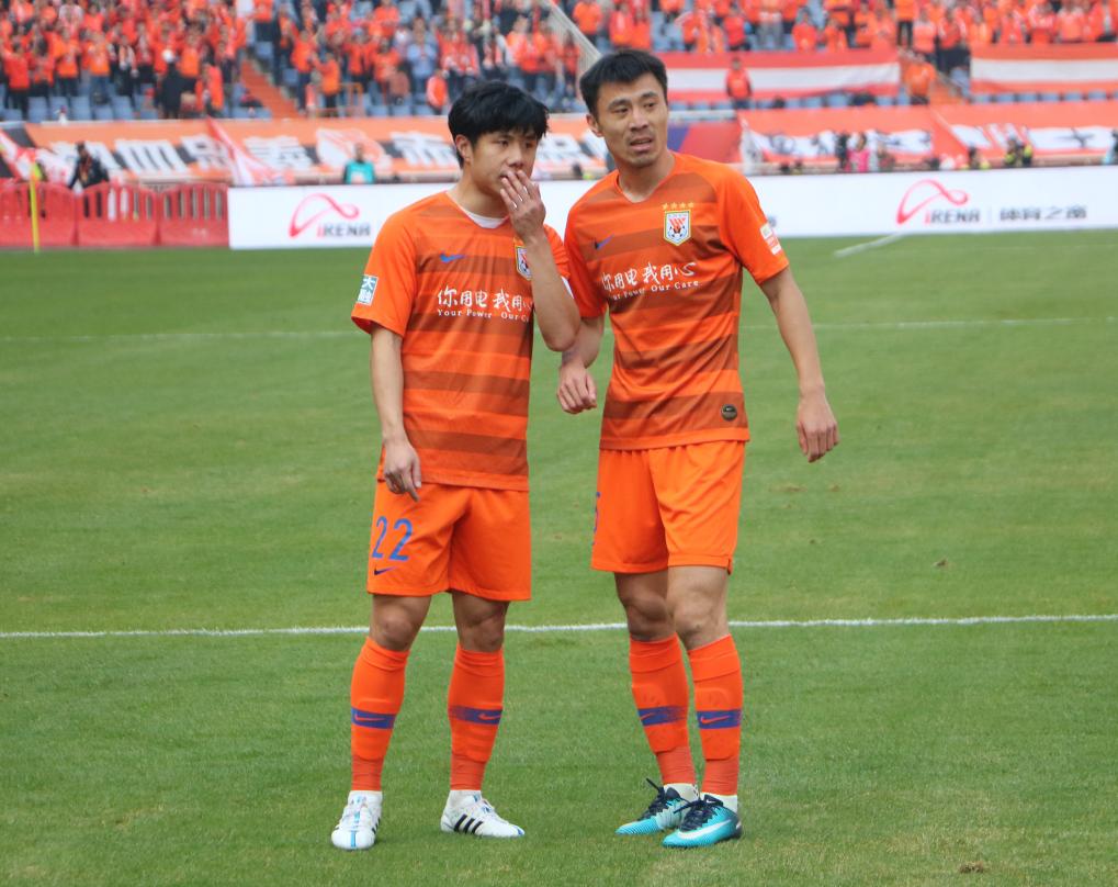 足坛曾经的追风少年,李霄鹏中卫鲁能