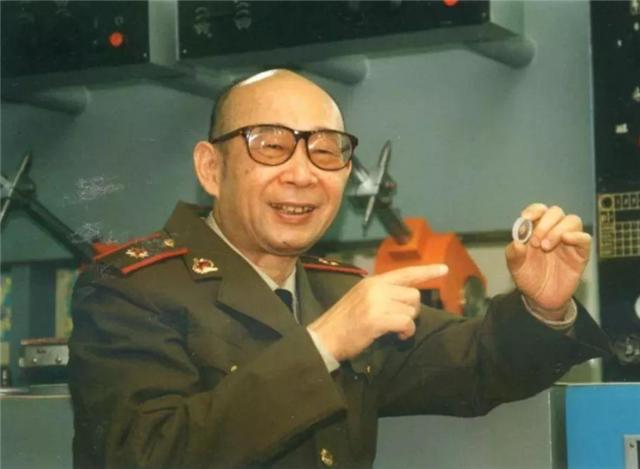 高伯龙作品,高伯龙讲述国防科技