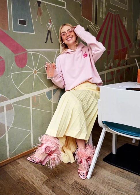 玩转你的卫衣，别再让卫衣只有运动风，欧美范卫衣穿搭也很美