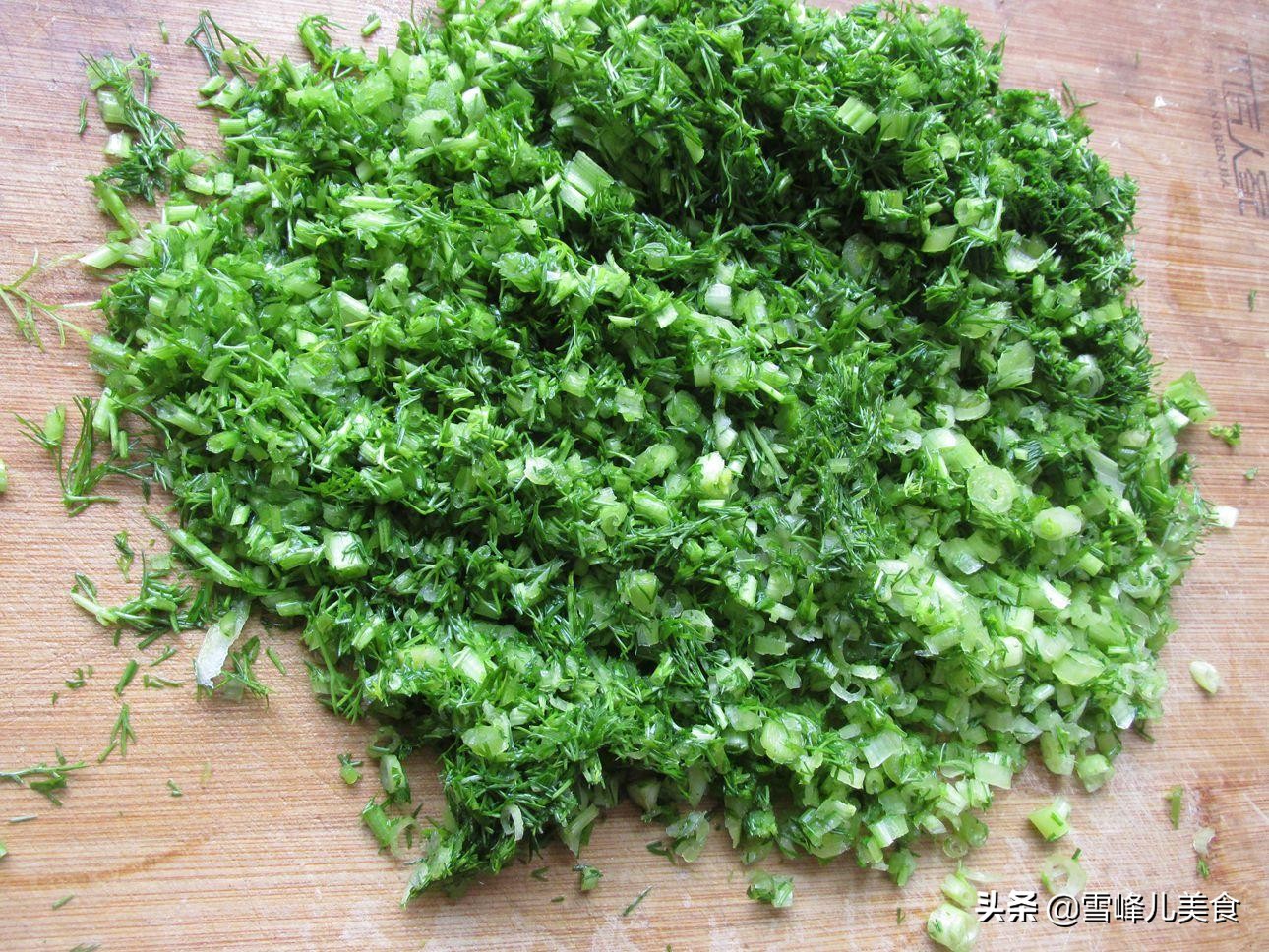 拌饺子馅先加水还是先放油,拌饺子馅先放菜先放油